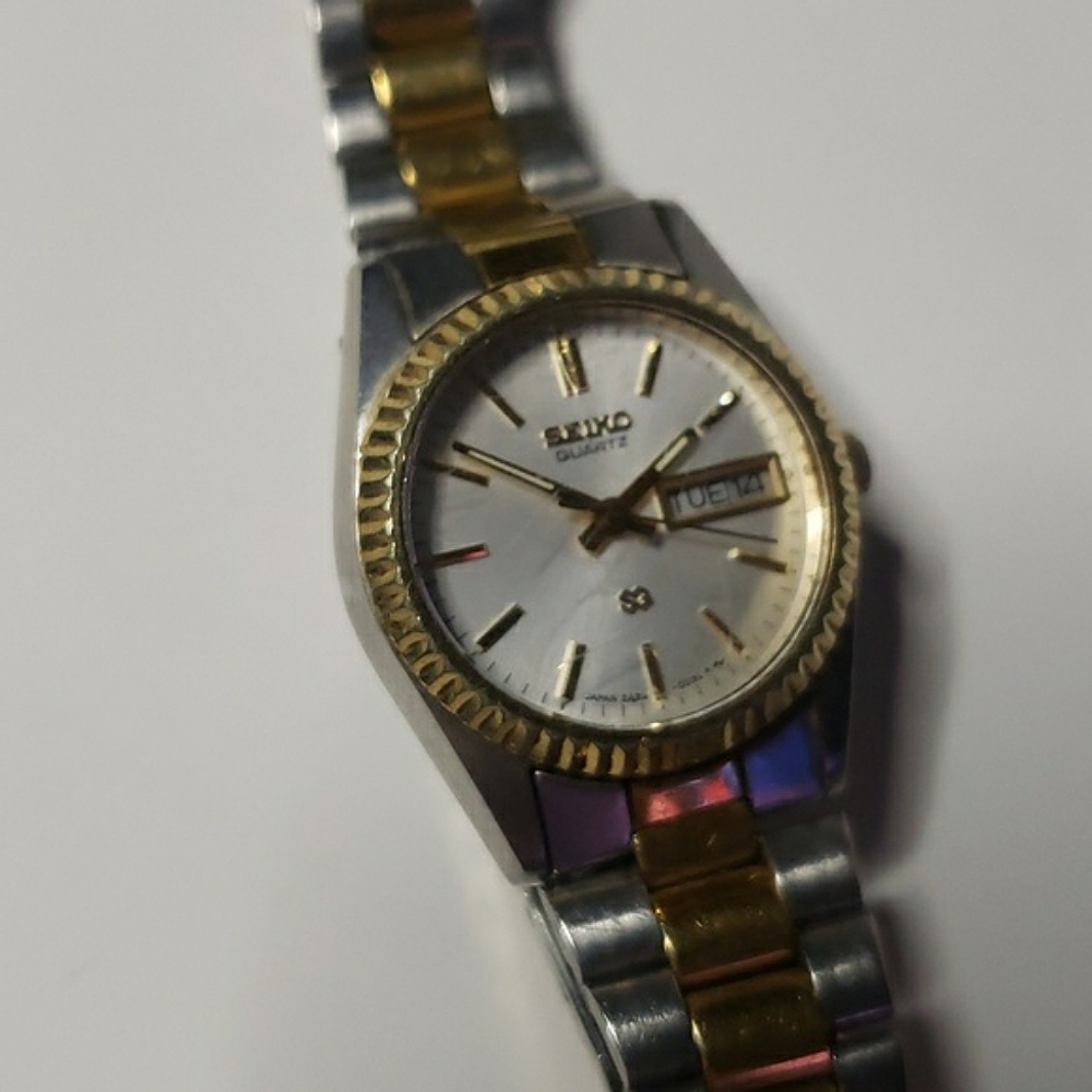 Seiko Quartz Vintage Water Resistant Two Tone Jubilee Band Fluted Bezel Watch - Picture 14 of 16